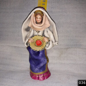 statuina in ceramica