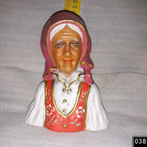 Donna in ceramica